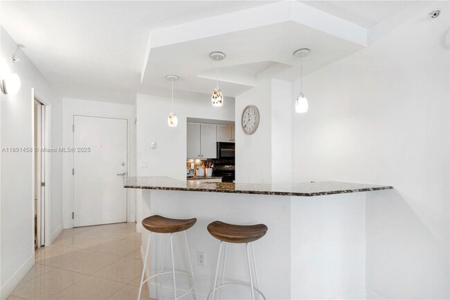 Building Photo - 6917 Collins Ave