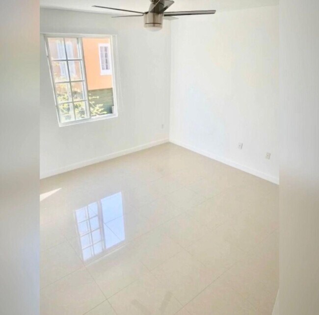 Foto del edificio - 2841 NE 185th St