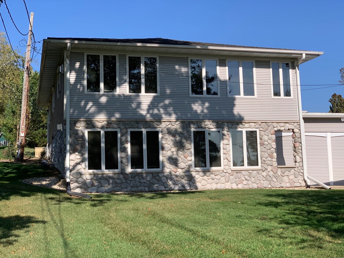 9206 Ripley Rd Unit 2, Cambridge, WI 53523 Condo for Rent in