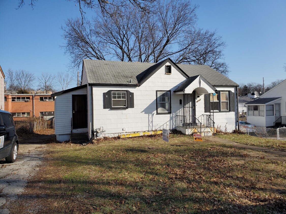 Primary Photo - 7433 Chandler Ave
