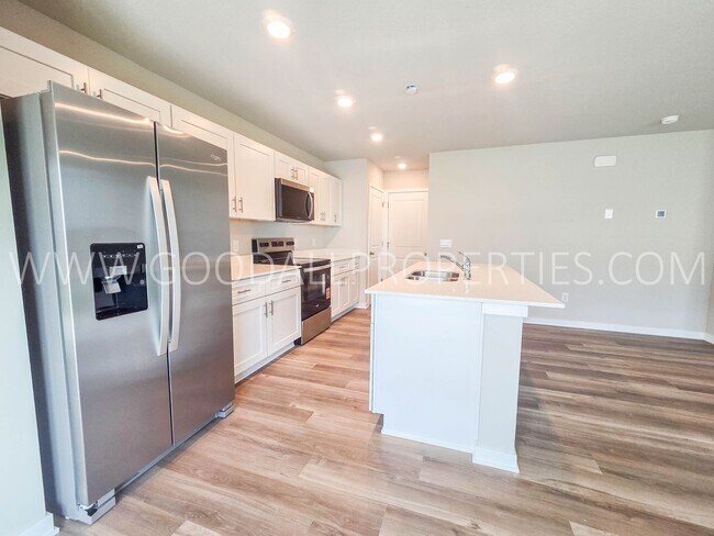 Building Photo - Never Lived In! Brand New 3 Bed, 2.5 Bath Townhome in Waukee