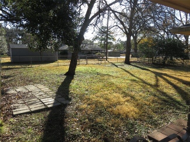 Building Photo - 1519 Tobola St