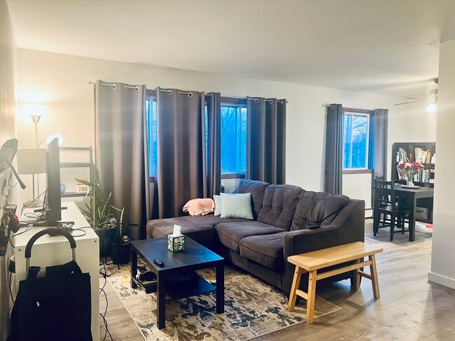 Building Photo - 424 Elgin Ave