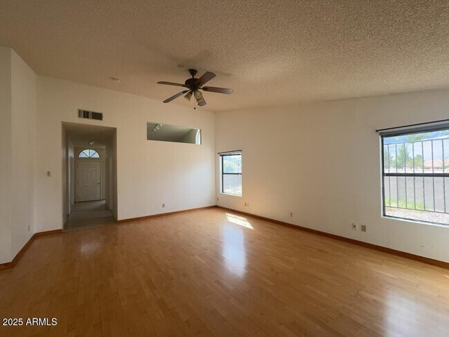 Foto del edificio - 2948 E Ridge Crest St