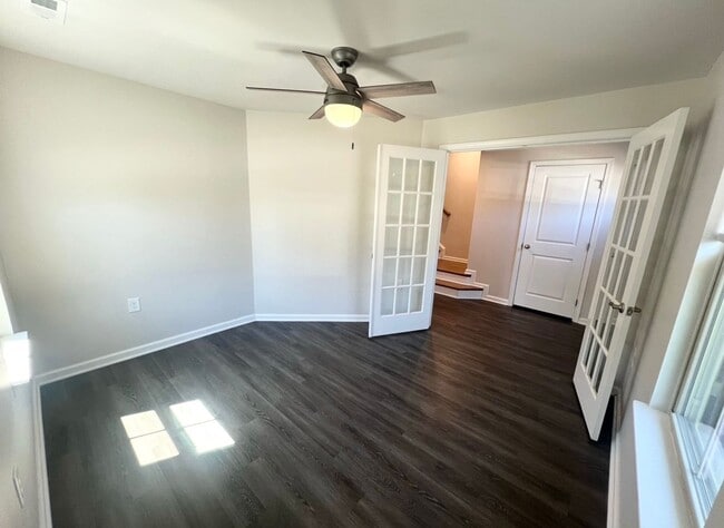Building Photo - Beautiful End Unit Townhouse