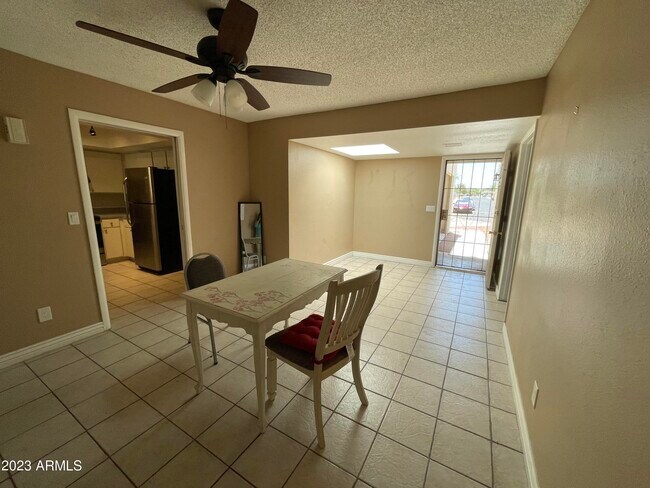 Building Photo - 732 W Rice Dr