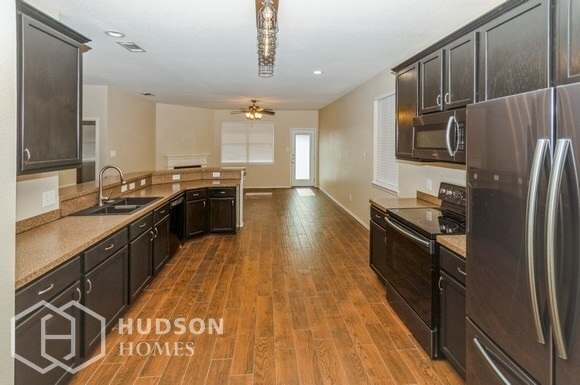 Foto del edificio - NOW AVAILABLE! - 203 Moonlight Dr, Red Oak...