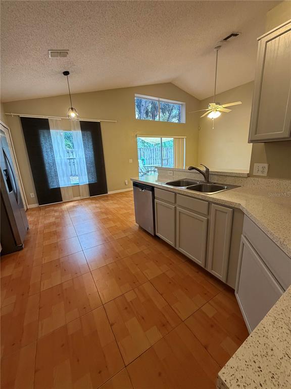 Foto del edificio - 13726 Meadowpark Ave