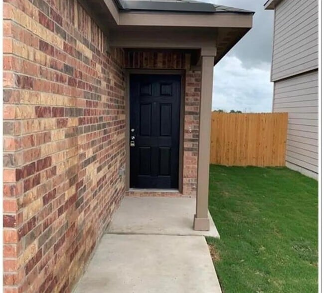 Building Photo - 213 Cres Park Dr