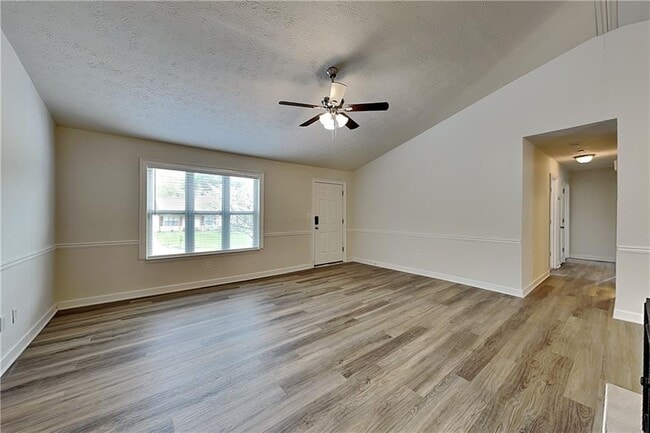 Foto del edificio - 607 River Bend Cir