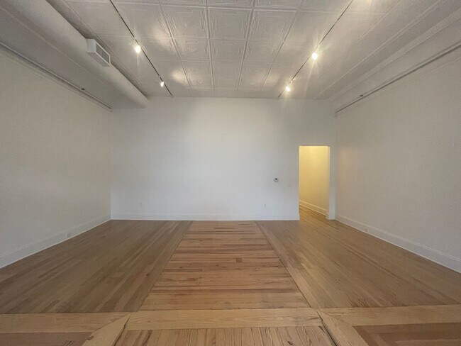 Building Photo - 576 Mulberry St