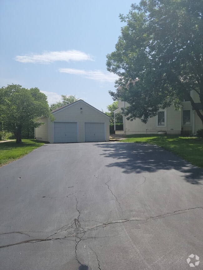 Best Luxury Embassy Park Townhouses for Rent Kansas City, MO 2 Townhouses