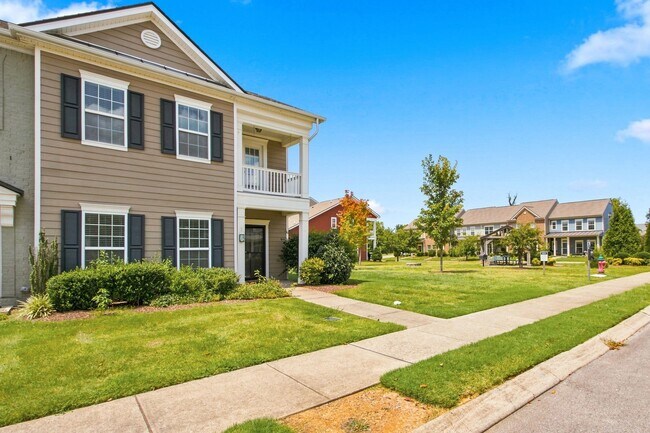 Foto del edificio - 2055 Hemlock Dr