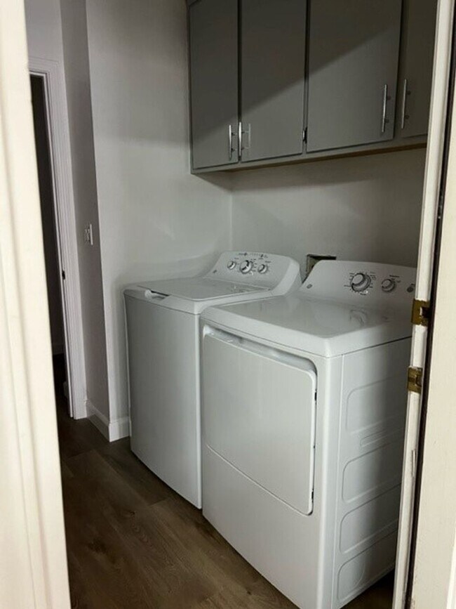 Foto del edificio - 8242 Heath Peak Pl