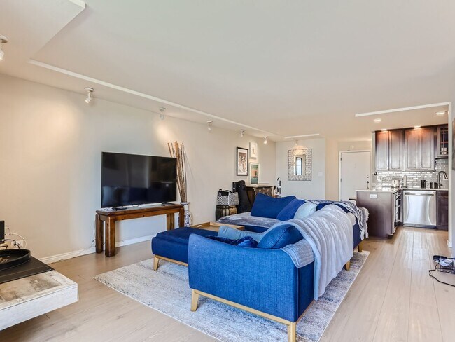 Building Photo - Cheesman Park Condo With Breathtaking Views!