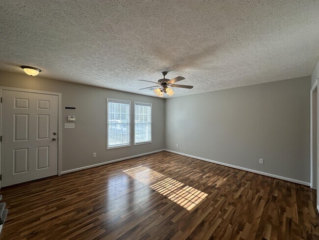 Building Photo - 160 Ivy Creek Ln