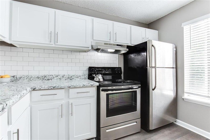 Foto principal - 5151 Beverly Glen Village Ln