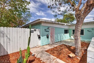 Building Photo - 1305 E Phillips Ave