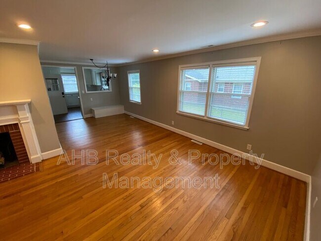 Building Photo - 1804 W Front St