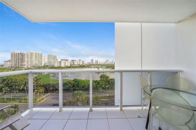 Foto del edificio - 3625 N Country Club Dr