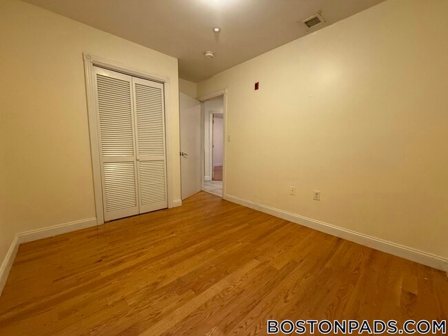 Foto del edificio - 90 Westland Ave