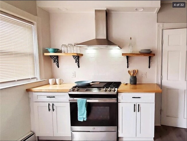 Building Photo - 1129 Main St