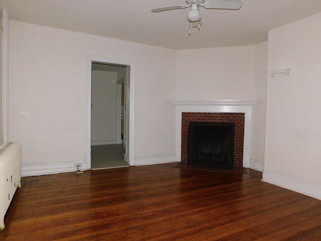 Building Photo - 640 Poplar St