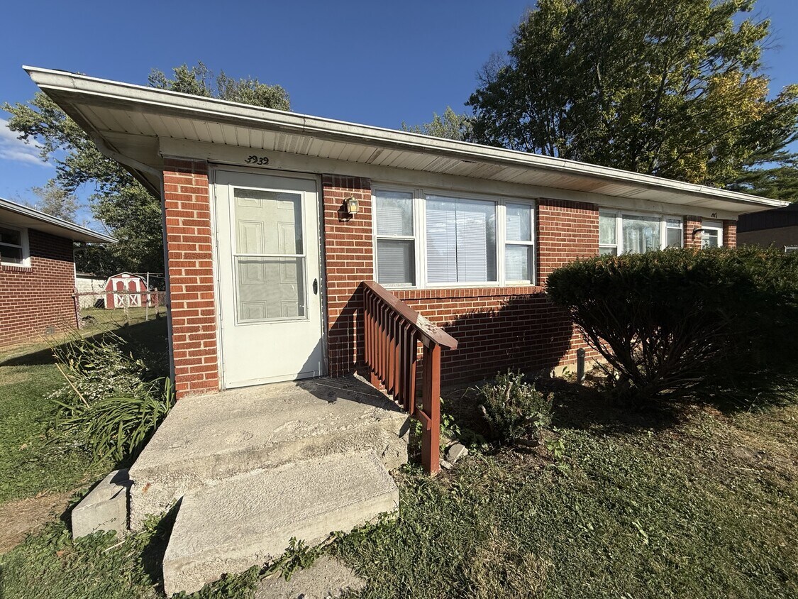 Primary Photo - 3939 N Grand Ave