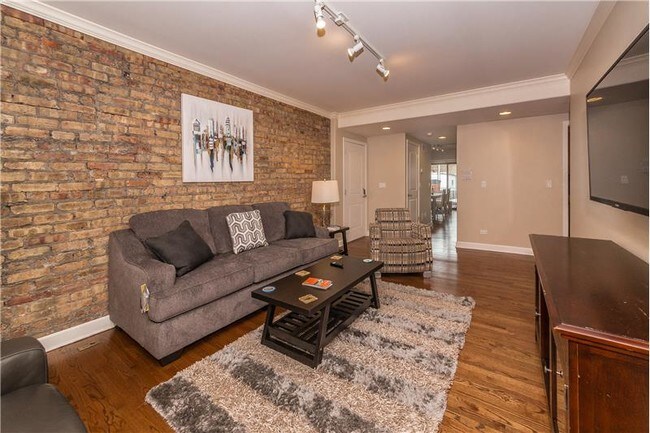 Building Photo - 6710 N Oliphant Ave