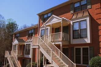Building Photo - 200 E Cloverhurst Ave