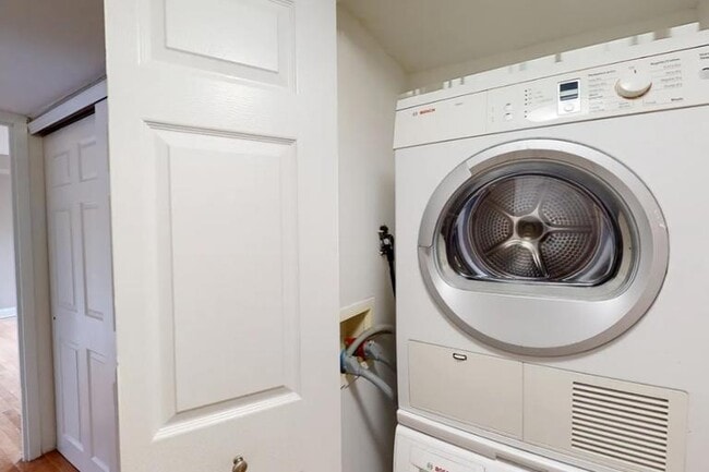 Building Photo - 80 N Moore St