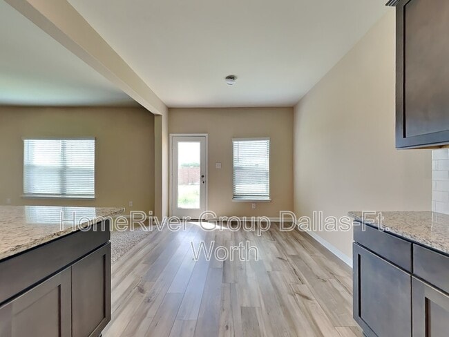 Foto del edificio - 2013 Dahlia Way