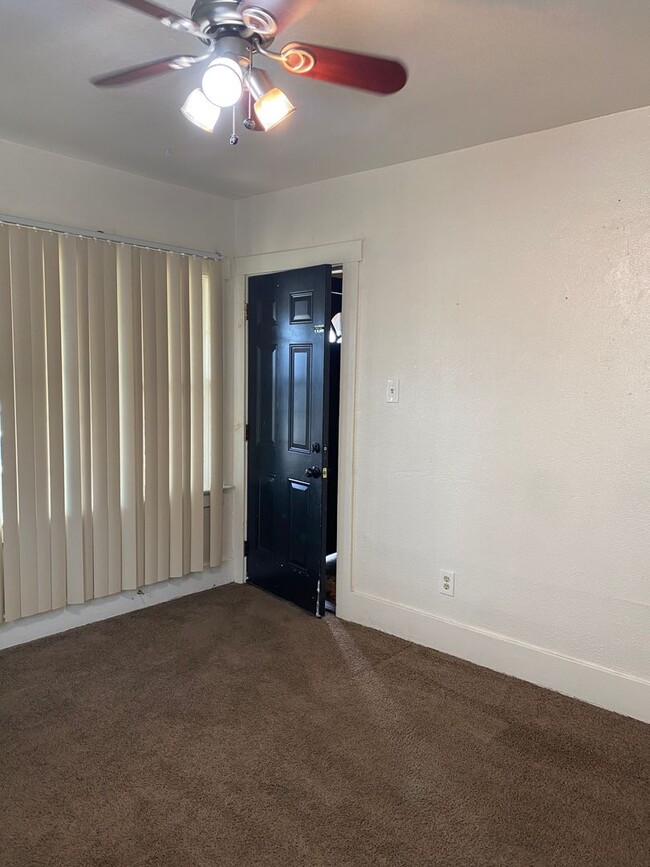 Building Photo - 1 bedroom in Oakdale
