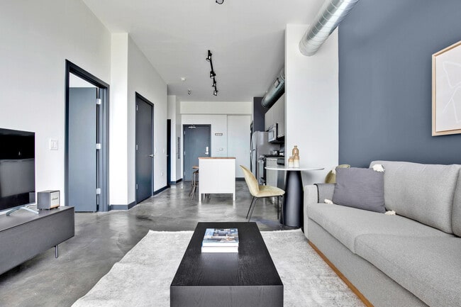 Building Photo - 1647 N Milwaukee Ave