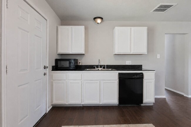 Foto del edificio - 7217 Parker Rd
