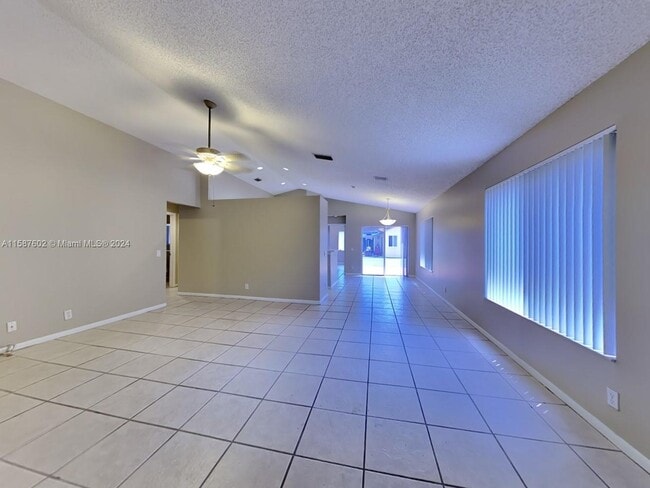 Building Photo - 1596 Mira Vista Cir