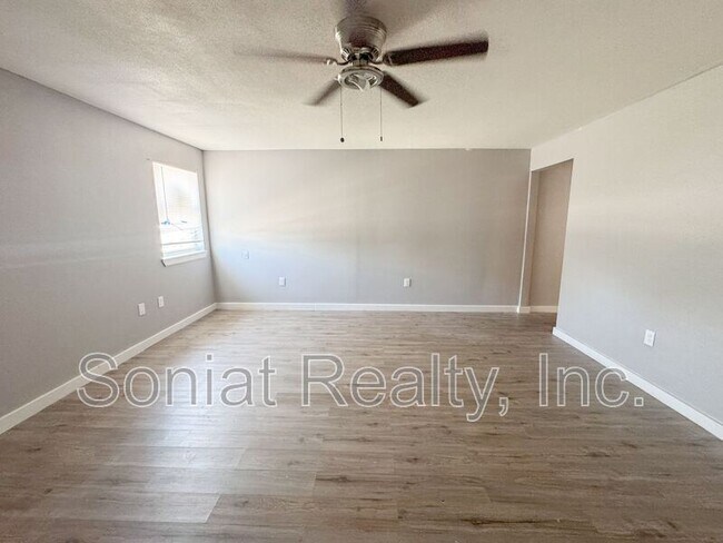 Foto del edificio - 7760 N Coronet Ct