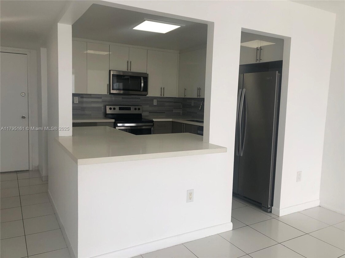 Primary Photo - 18081 Biscayne Blvd