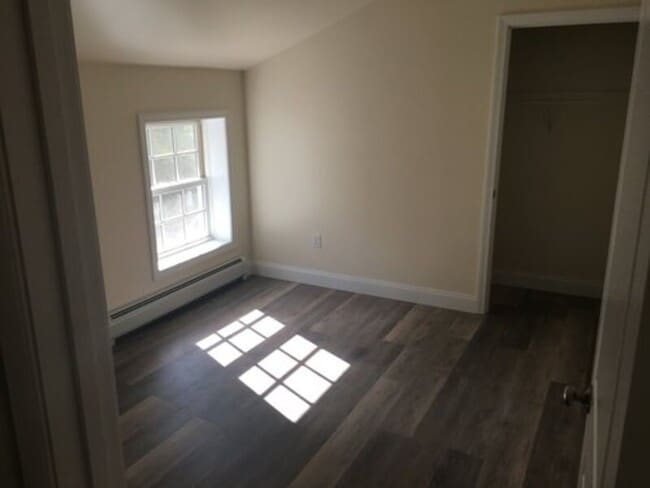 Building Photo - 323-325 College Street, Unit 12