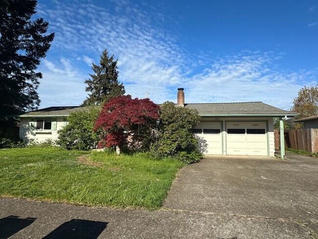 Foto del edificio - 3 bedroom, single level, 3-car garage spac...