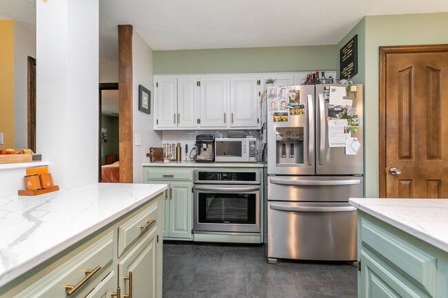Foto del edificio - 5 Bed 3 Bath Home