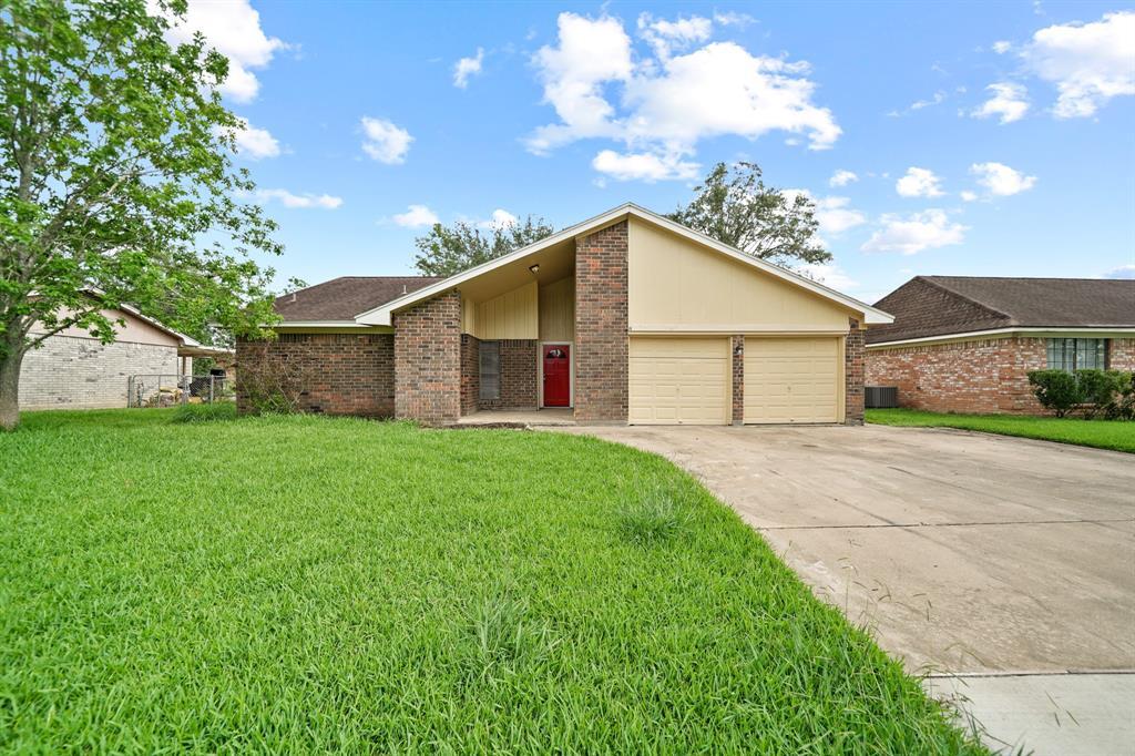 315 S Yaupon St, Lake Jackson, TX 77566 House Rental in Lake Jackson