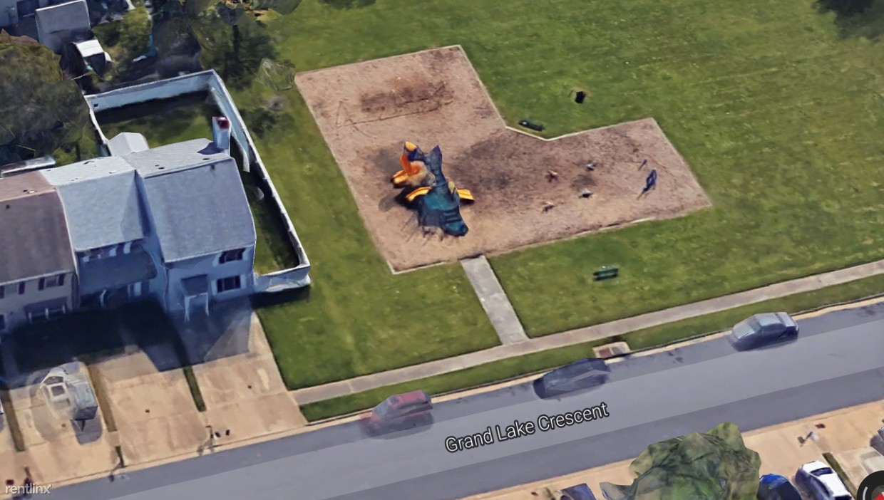 Foto del edificio - 5370 Grand Lake Cres