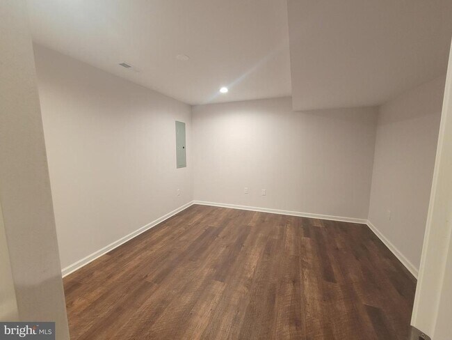 Foto del edificio - 328 W 11th St