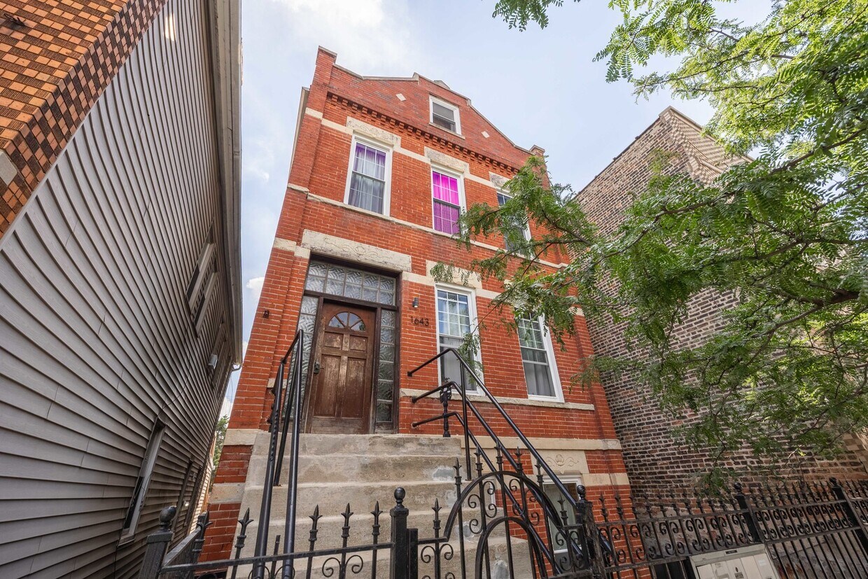 Foto principal - 1643 S Throop St