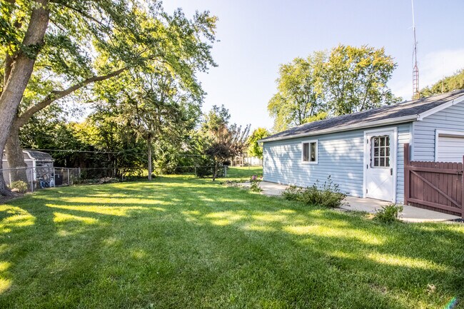 Building Photo - 738 Tinley Dr