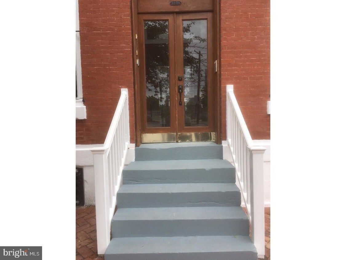 Foto principal - 3711 Lancaster Ave
