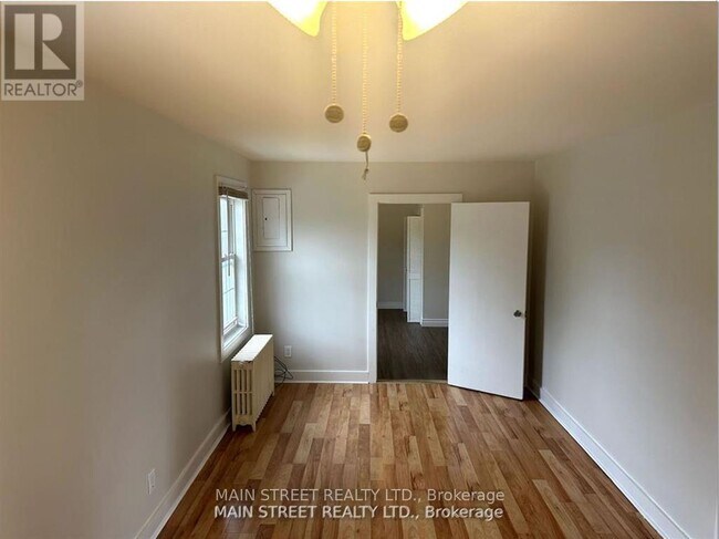 Building Photo - 280-280 Bells Ln