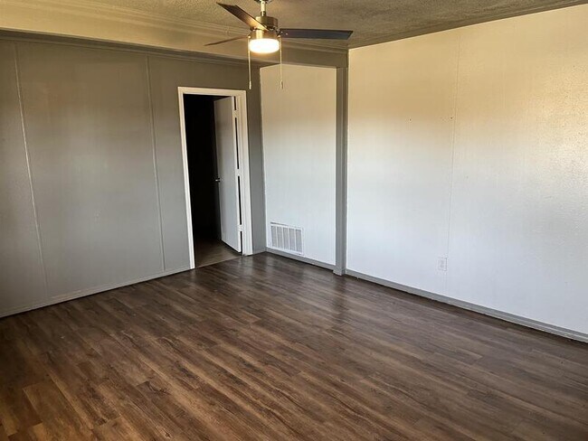Foto del edificio - 505 N Beaumont St