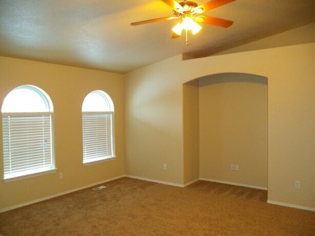 Building Photo - 685 W Tern Dr